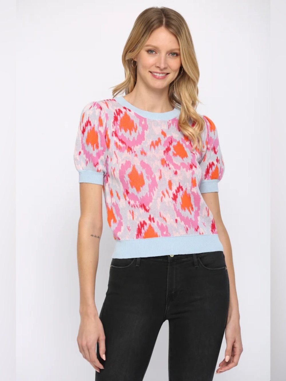Fate Amaya Multi Color Print Short Sleeve Puff Sweater | Medium